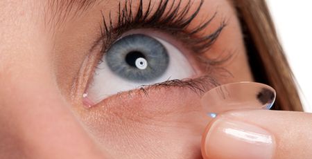 Kontaktlinsenspezialist Augenoptiker Optometrie Winkelfehlsichtigkeit Keratokonus Lasik-OP